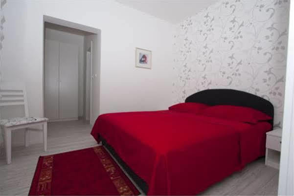 Guest House Burin Mlini Buitenkant foto