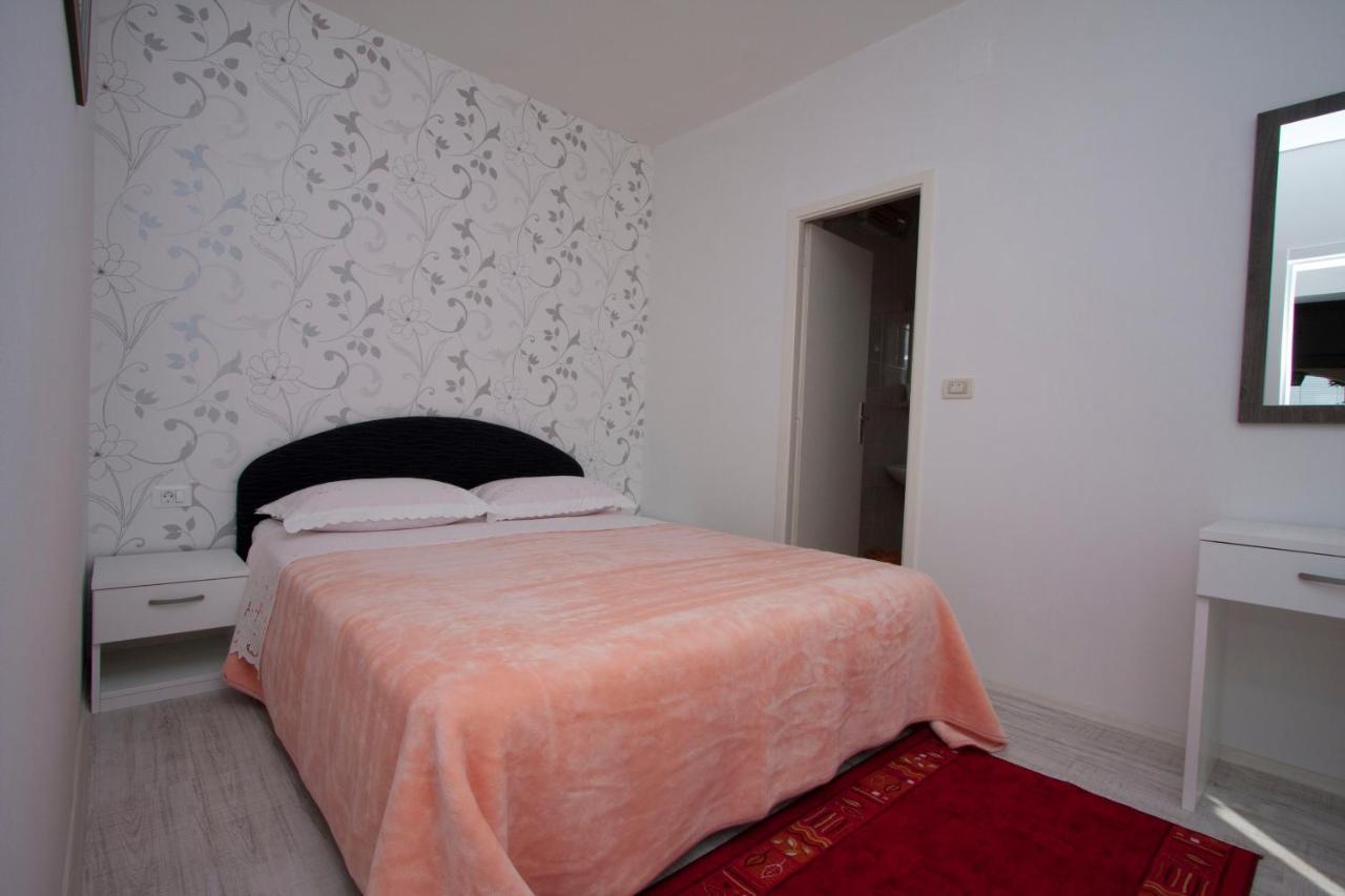 Guest House Burin Mlini Buitenkant foto