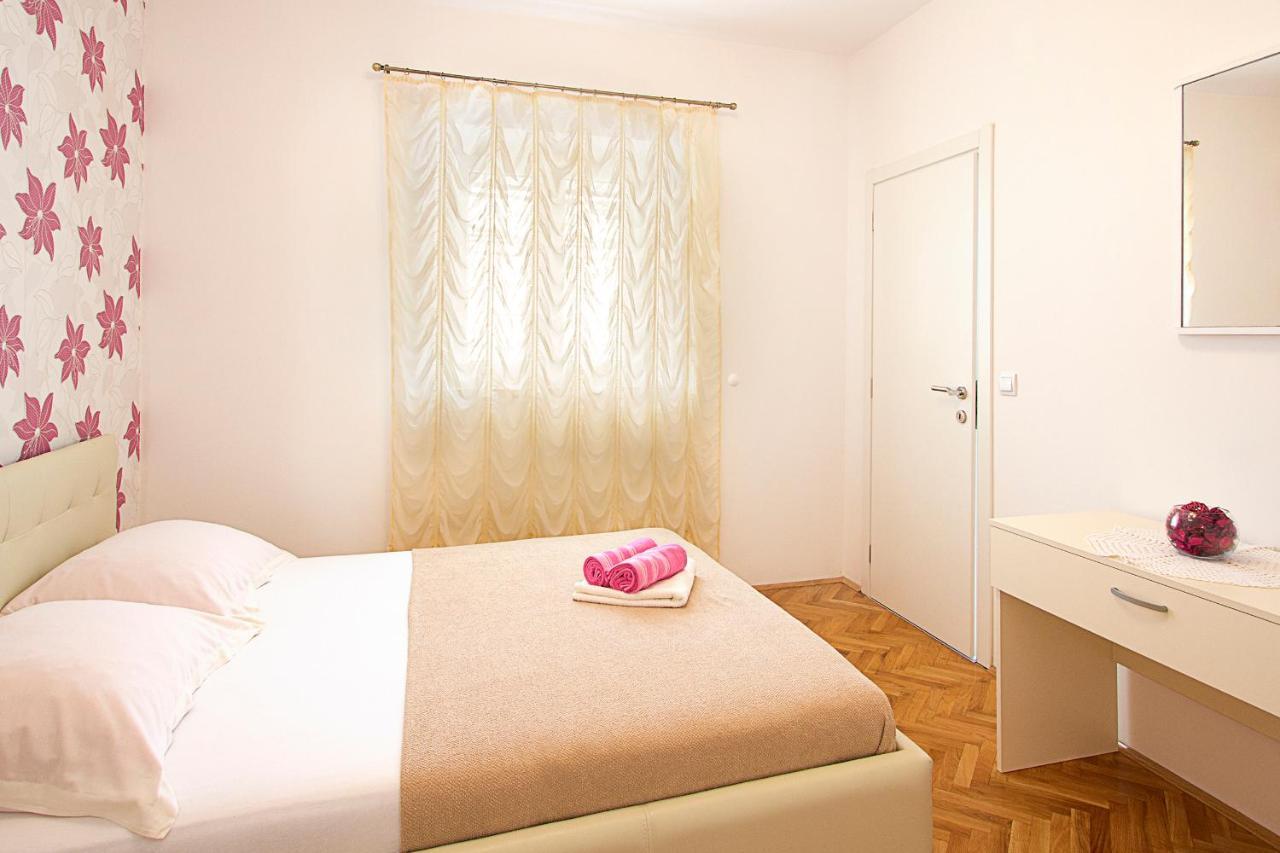 Guest House Burin Mlini Buitenkant foto