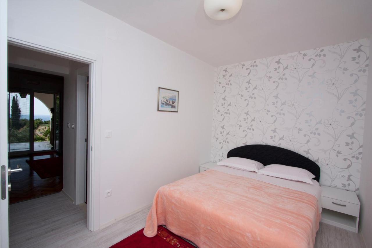 Guest House Burin Mlini Buitenkant foto