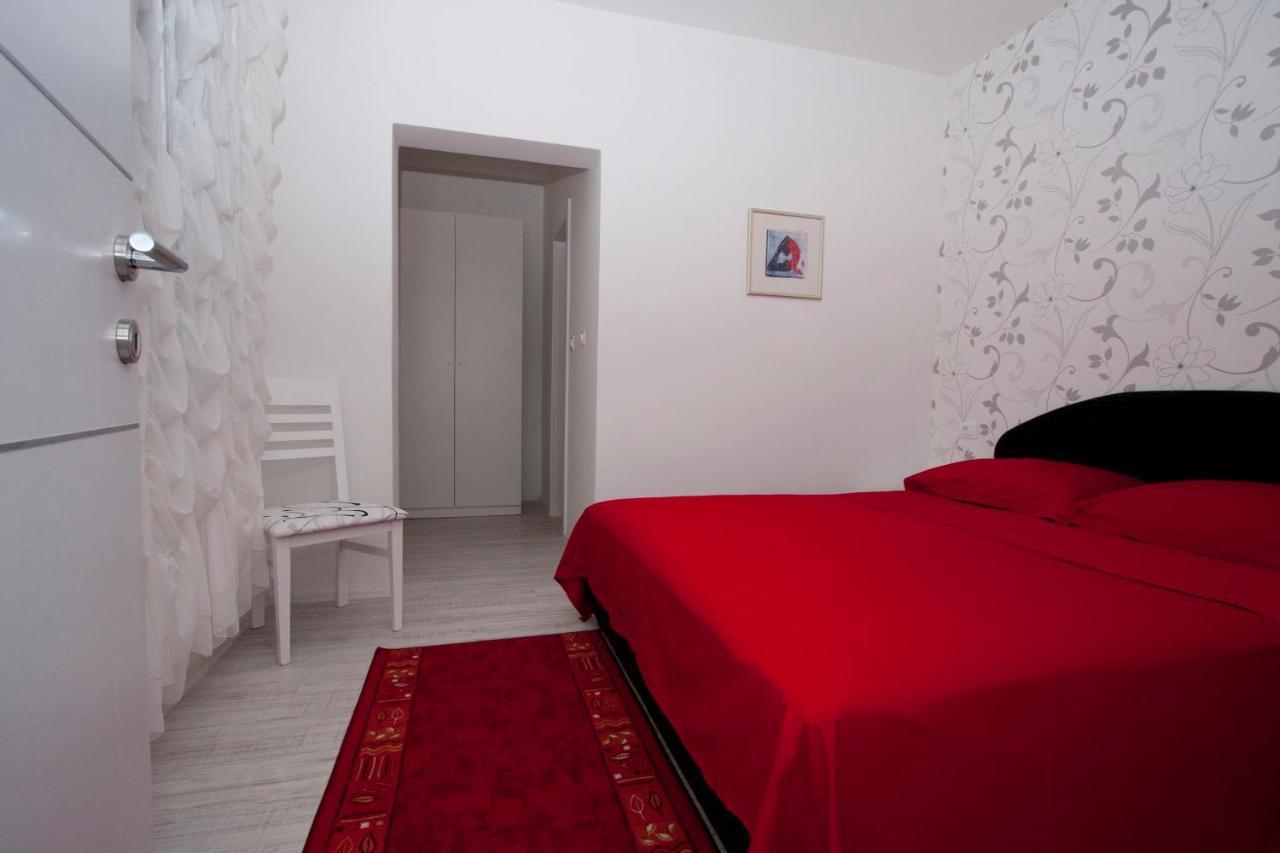 Guest House Burin Mlini Buitenkant foto